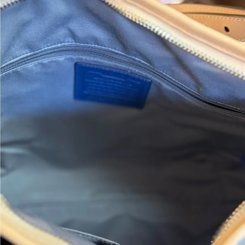 ๐๐ NWT COACH PEYTON NAVY PATIENT LEATHER BAG! - Picture 11 of 13
